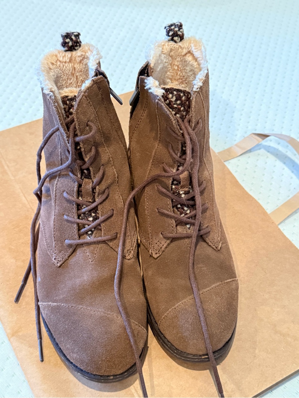 TOMS Women’s Brown Faux Suede Lace-Up Ankle Boots with Sherpa Lining Size 8
